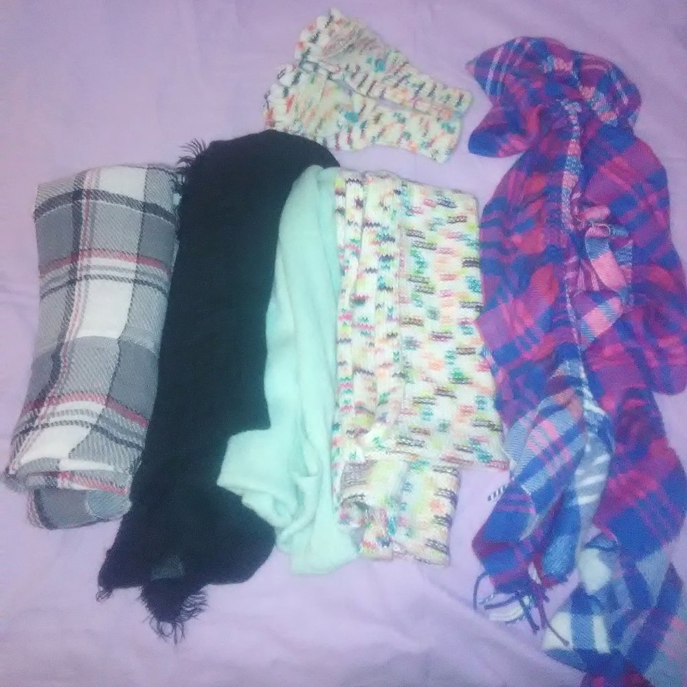 Lot of 5 scarves